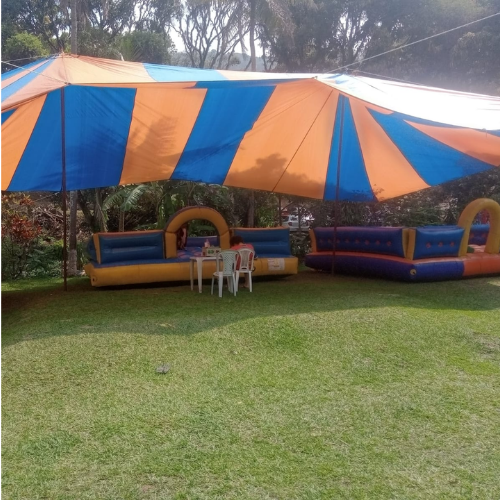 Tendas montadas em festa - Brinquedos Filhos E M